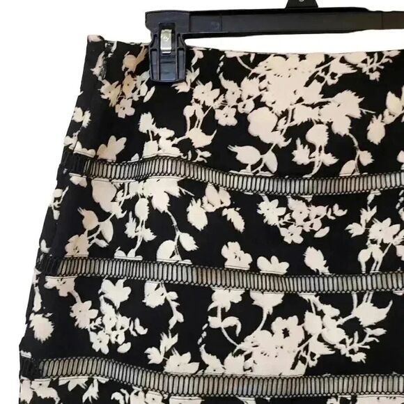 White House Black Market Women's White & Black Floral w Lattice Lined Pencil Str - Picture 8 of 11